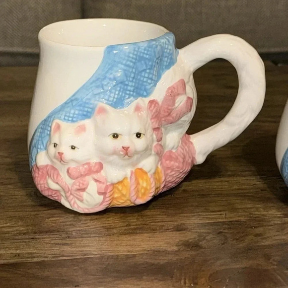 2 Vintage 3D Cats/Kittens Coffee/Tea Mugs/Cups Set of 2 Collectible PMC - Picture 3 of 16